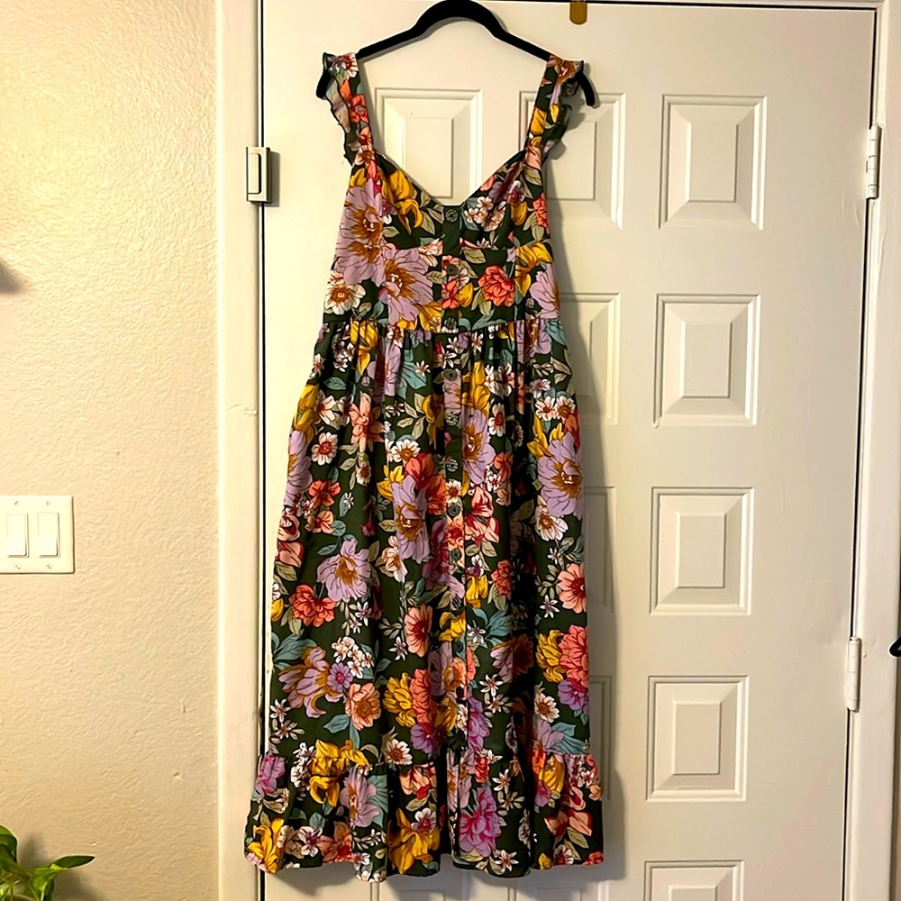 Midi length floral dress with pockets